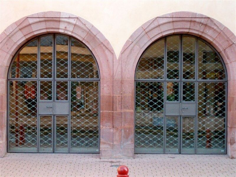 rideau métallique dentel